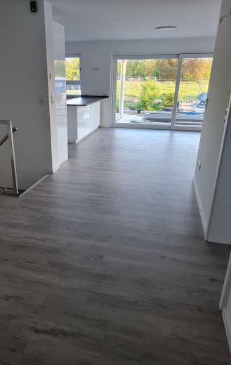 **Neubau Erstbezug, Traumhafte und moderne 4-ZIMMER EG.-Maisonette Whg. in Bischofsheim** – Flur