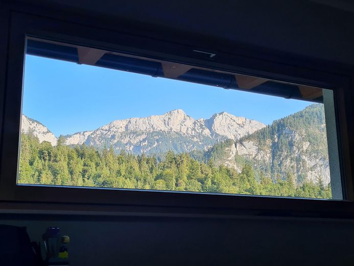 Detached house designed for two generations with mountain views in a sunny location – PRIVATE SALE – Ausblick vom Wohnbereich OG