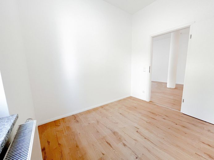 Hochwertiges Wellness-Bad - Komplett Saniert - Zentrale Lage in Ilsfeld - Inkl. EBK & Stellplatz – Zimmer mit Abstellr3aum-Nische