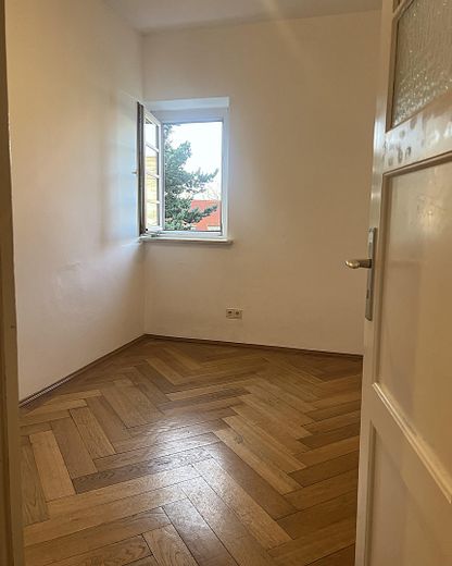 2,5-Zimmer-Altbauwohnung mit Balkon in Untergiesing, Denkmalschutz – Büro -> Hof