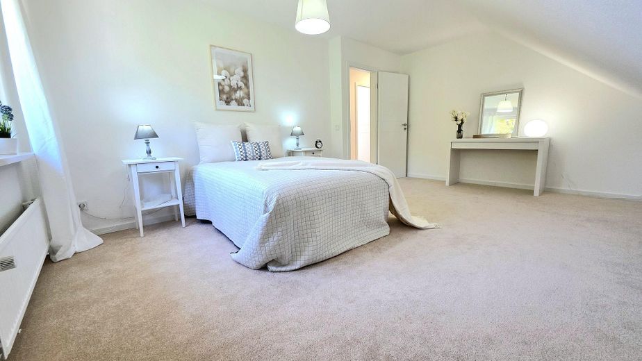 Einziehen und wohlfühlen, bezugsfertige Maisonette mit Balkon und Garten ✅provisionsfrei✅ – Schlafzimmer