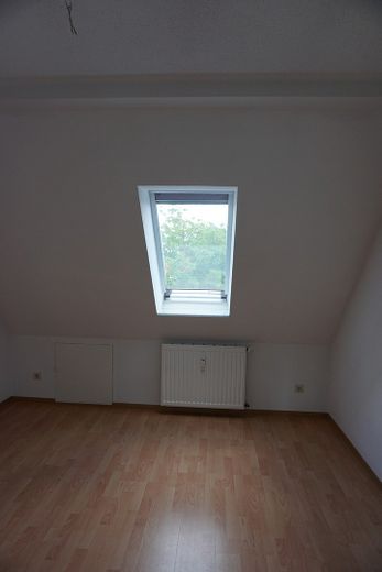 Świeżo wyremontowane, jasne mieszkanie na poddaszu – tylko 5 minut do portu w Zwenkau – Foto 10