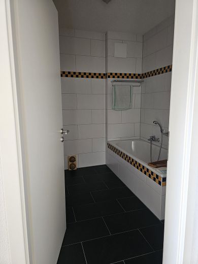 Badezimmer mit Badewanne