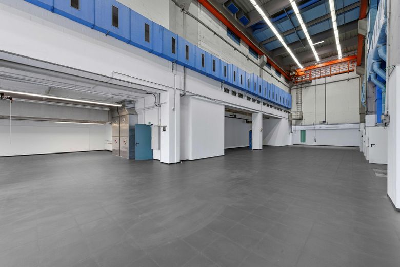 Moderne Halle ideal für Werkstatt oder Fahrzeugstellplätze – Halle