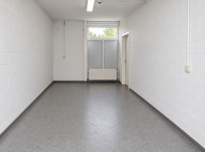 Magazzino, produzione, ufficio/locali sociali 750m² + 206m², area esterna >5000m² (opzione + lavorazione CNC circa 400m²) – Foto 14