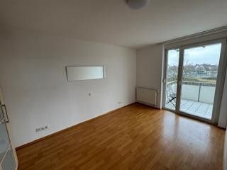 Schöne, zentrale 2-Zimmer-Single-Wohnung mit Küche und Bad in Nilkheim – Schlafzimmer
