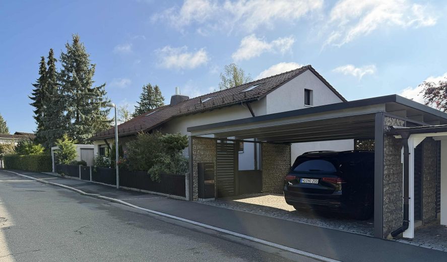 Architect-designed villa with a dream view in a prime location in Hof – Carport