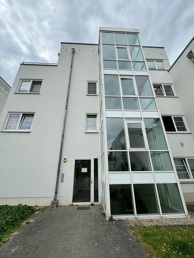 2 Teilmöblierte Zimmer Wohnung mit eigener Garage – Foto 1