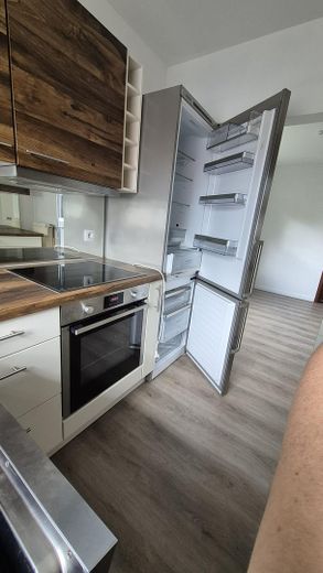 Casa a schiera di testa ben tenuta con giardino recintato e posto auto coperto – Küche