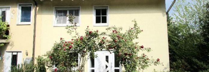 Immeuble résidentiel de 4 logements 318 m² 3 balcons Terrasse Débarras 2 places de parking Bad Godesberg