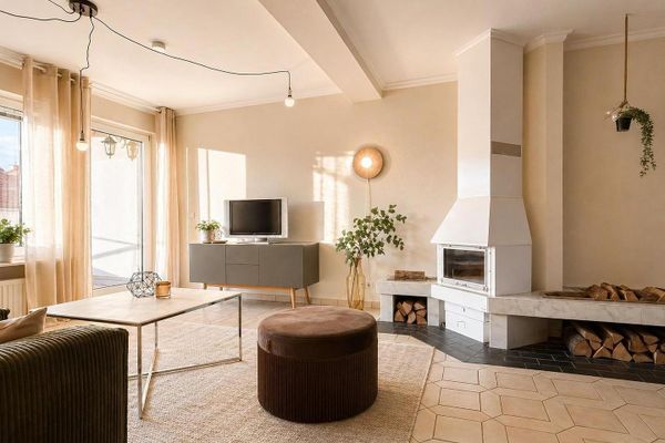 Dachgeschoss mit großer Terrasse, Kamin & ruhige, zentrale Lage