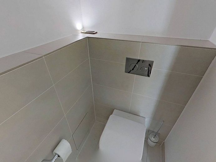 Elegantes Wohnen in Düsseldorf: Großzügige 3-Zimmer-Wohnung mit Balkon, Concierge-Service uvm. – Ansicht II: Gäste-WC
