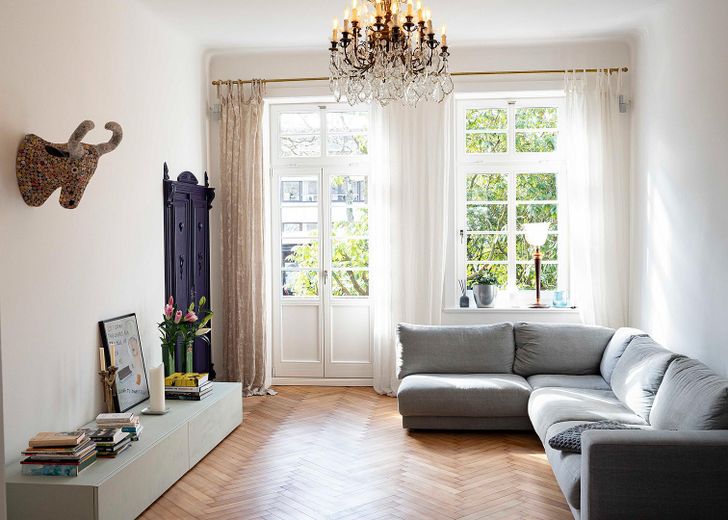 Großzügiges Familienhaus am Stadtpark – Wohnzimmer