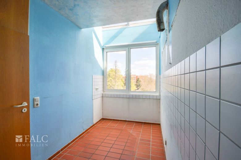 Stilvolle Maisonette mit Balkon, TG-Stellplatz &amp; Aufzug – Küche (aktueller Zustand)