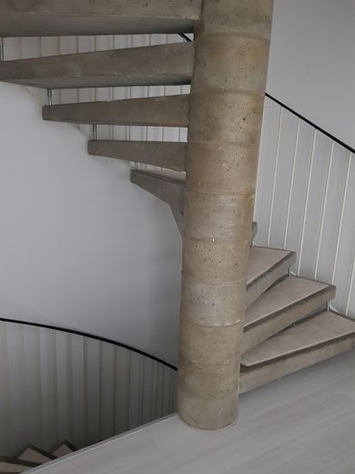 Casa a schiera centrale tranquilla a Neukeferloh - 5 locali + locale hobby + garage – Treppe