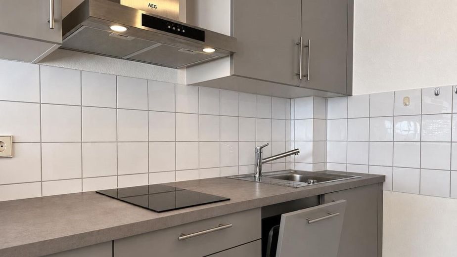 Zonnige 1,5-kamerwoning met balkon op het zuidwesten, inbouwkeuken en lift – Konstanz-Fürstenberg – Küche 2