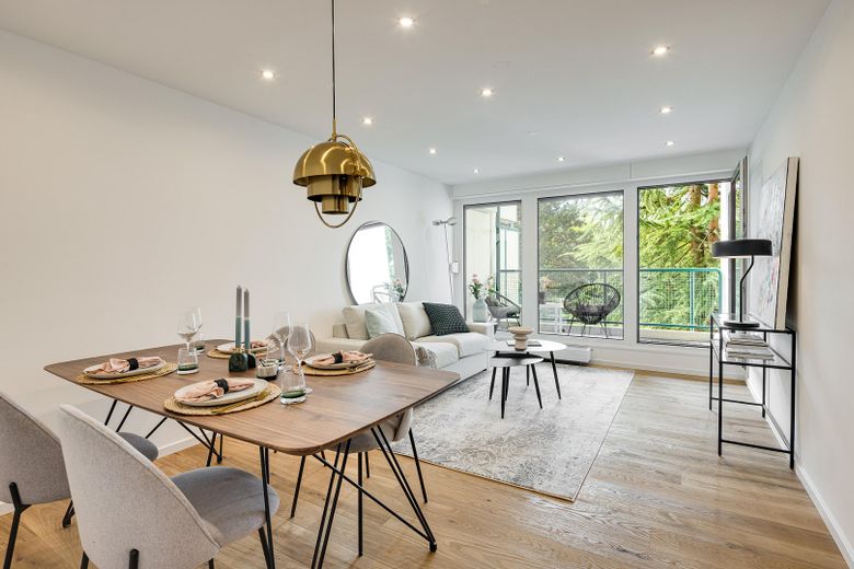 Wohnen wie im Neubau – stilvoll kernsanierte 3-Zimmer-Wohnung mit Balkon im Grünen – Wohnen