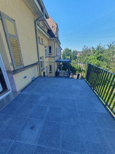 Baugleicher Balkon Nachbarhaus