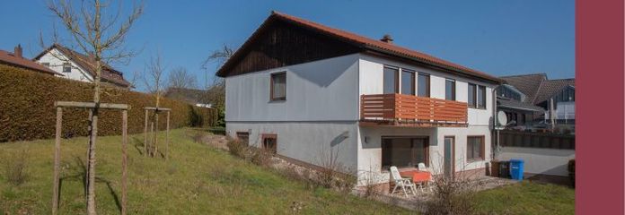 Wunderschönes Eckgrundstück mit viel Abstand. EFH mit ELW-Option und großer Garage.