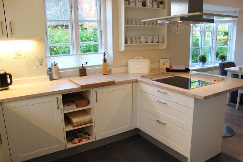 Offene Küche mit Sitztheke