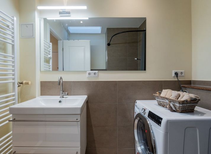 Appartamento completamente ristrutturato al 7° piano con balcone e vista panoramica – libero e senza provvigione – 10