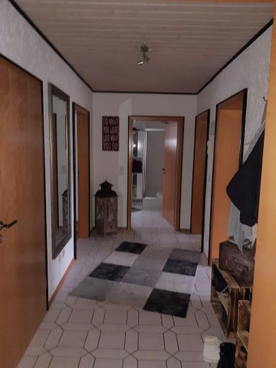 Gepflegtes Zweifamilienhaus mit freier Dachgeschosswohnung, großem Südgarten und Garage – Foto 10