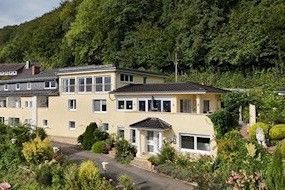 Exclusively for sale: villa in the Weser Uplands – prestigious location with unobstructed views – Foto 2