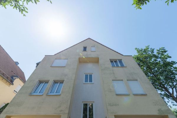 SfKW - Luminoso apartamento de 2 habitaciones con cocina empotrada, terraza en la azotea y plaza de aparcamiento