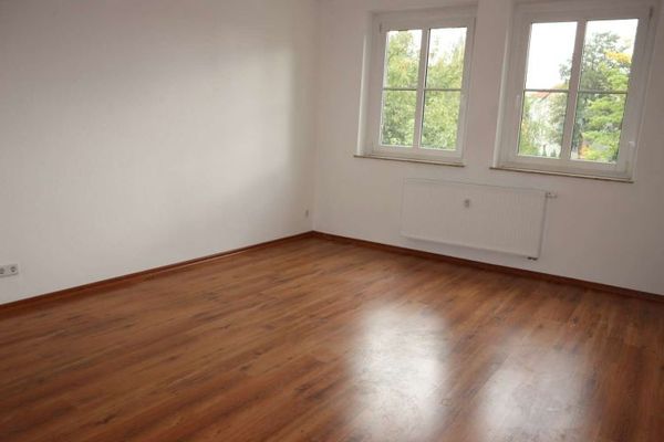 Frei ab 1.12.26 !!! 1. OG zzgl. EBK ! / TOP Whg. / wg-gerecht ..Bad mit Fenster u.v.m.
