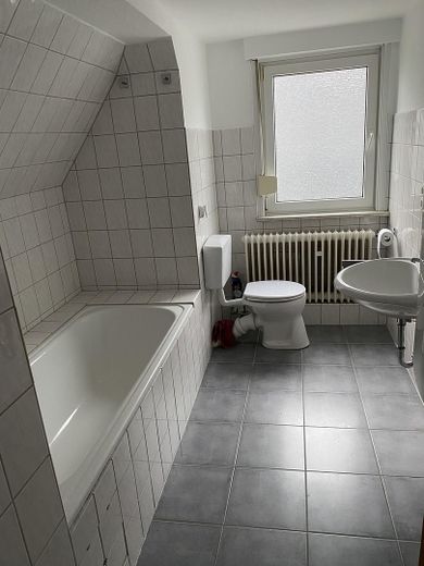 Rennovierte Wohnung mit Küche Ruhig und zentral im Bergischen Schieferhaus mit Garten – Bad  