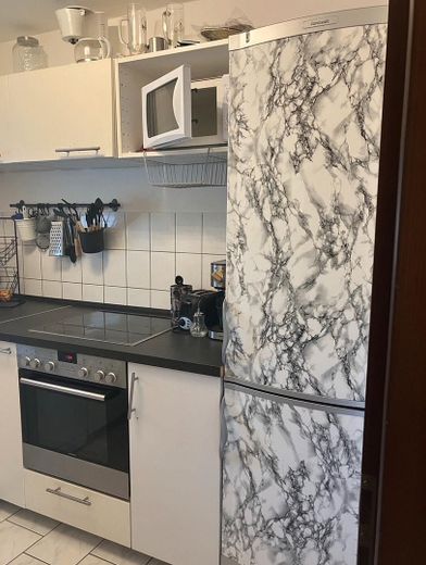 Einbauküche mit Kühlschrank