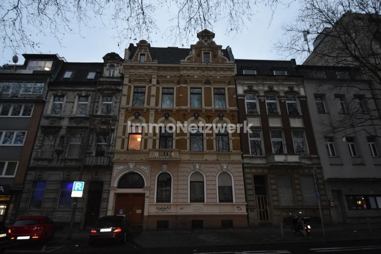 TOPANGEBOT***historisches Anlageobjekt in sehr zentraler Innenstadtlage***Rendite 5,30 % – Hausfront