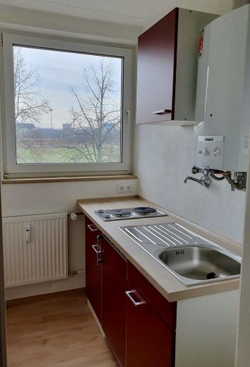Abitare senza barriere al Klenzepark: 40m², nuova cucina componibile, garage, ascensore e cantina – Foto 3