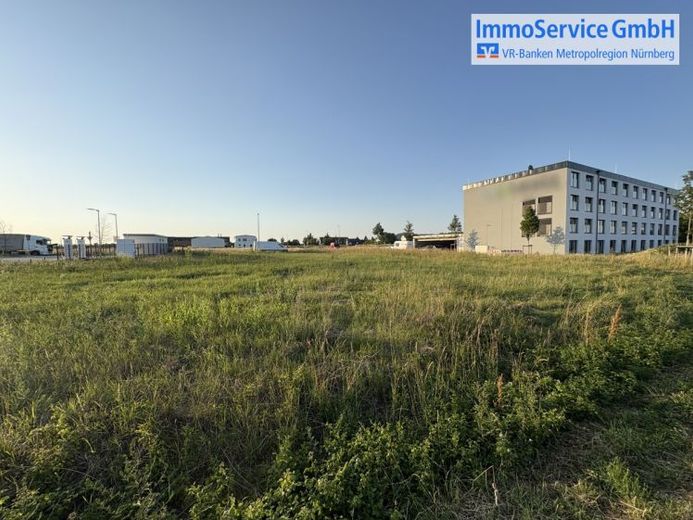 Nürnberg yakınlarında Altdorf’ta, ulaşımı uygun konumda ticari arsa - doğrudan A3 üzerinde – Foto 1