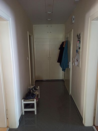 Flur mit Wandschrank