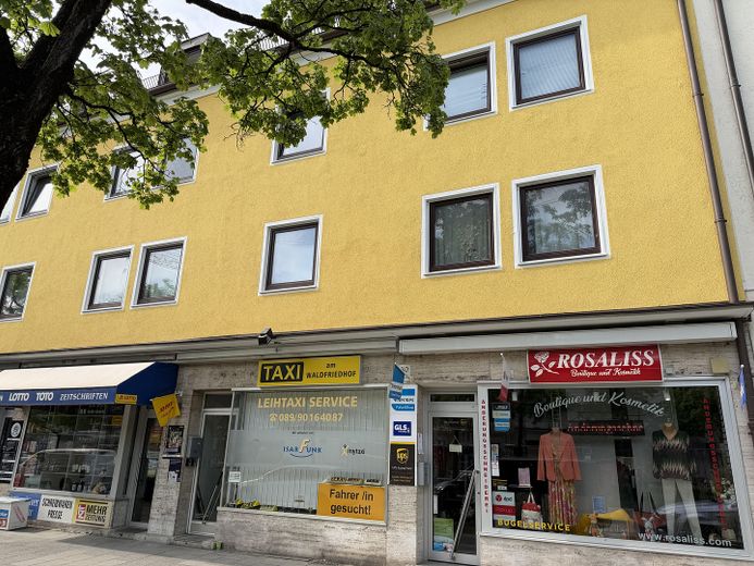 München 6 % Rendite zwei Gewerbeobjekte im Paket mit 3 TG Plätzen – Gewerbeeinheit Laden EG