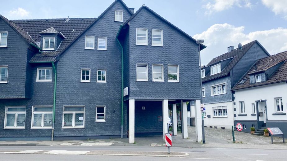 EBENERDIGE ATTRAKTIVE BÜRORÄUME IM STADTZENTRUM VON RADEVORMWALD – Bürogebäuder mit den Räumen im Erdgeschoss rechts