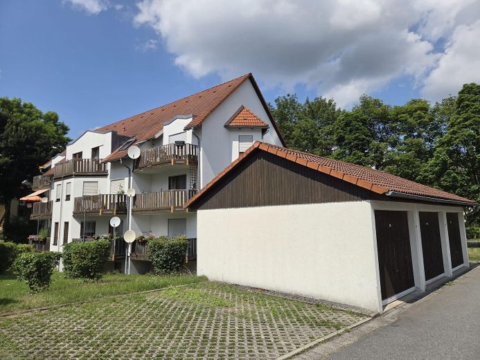 Frisch sanierte 2,5-Raum-Wohnung in ruhiger Lage – Außenstellplätze