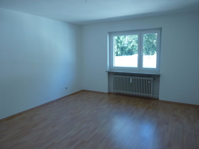 Helle 2-Zimmer-Wohnung in der Südweststadt – Balkon, Einbauküche – Schlafzimmer