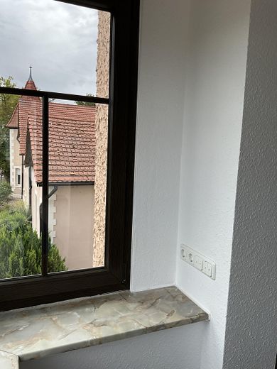 Schöne 2-Raumwohnung zentr. Lage in Bad Lauchstädt – Fenster Erker