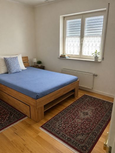 Ein Hauch von Süden - schöne 3-Zimmer-Wohnung – Schlafzimmer Teilansicht