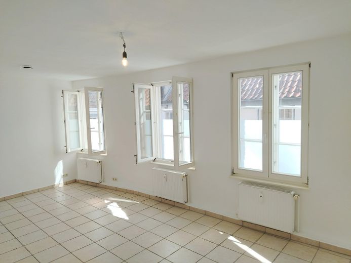 Luminoso appartamento di 2 locali in proprietà nel centro storico di Lubecca – Wohnzimmer