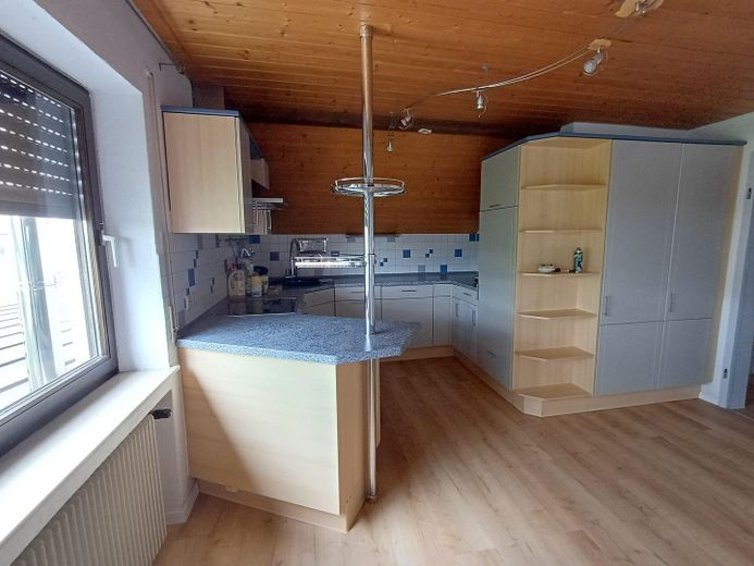 Gezellig 4-kamerappartement op de bovenste verdieping te huur in Biberach – Küche