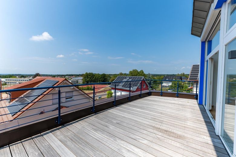 Vivir con vistas panorámicas – Casa bifamiliar bien cuidada con jardín meridional de estilo parque y vistas panorámicas – DG Balkon