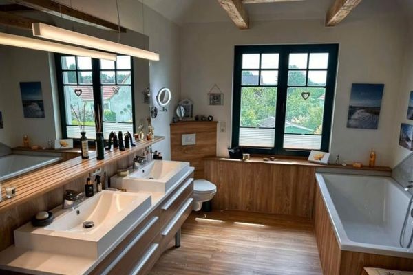 Completely renovated detached single-family house with state-of-the-art features and rural charm