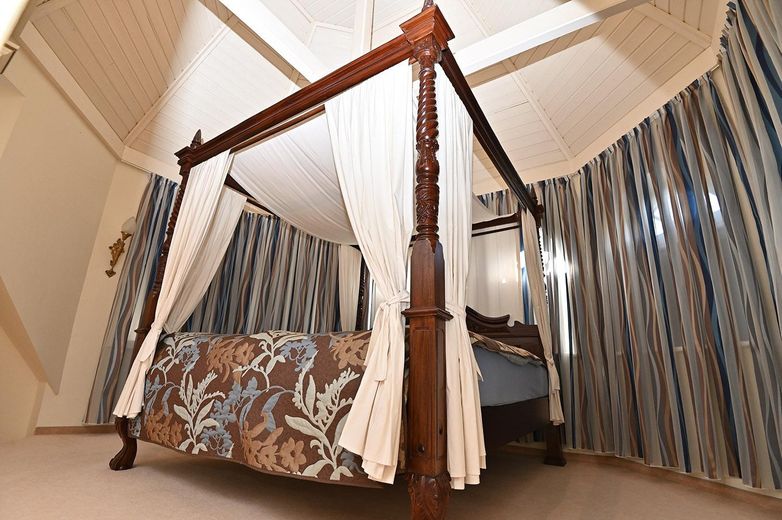 TOP-Villenanwesen in bester Lage von Alt-Oberneuland – Schlazimmer