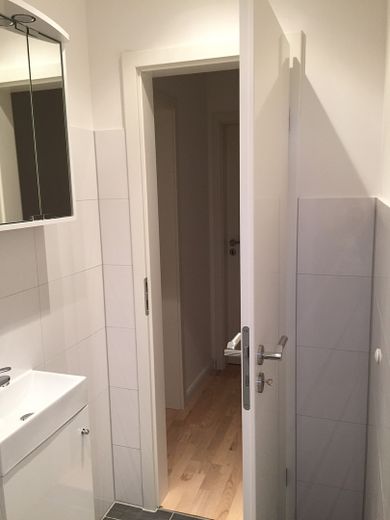 Möbliertes Reihenhaus mit Garten Maximal für 5 Personen Frei ab 01.10.26 – Bad 1