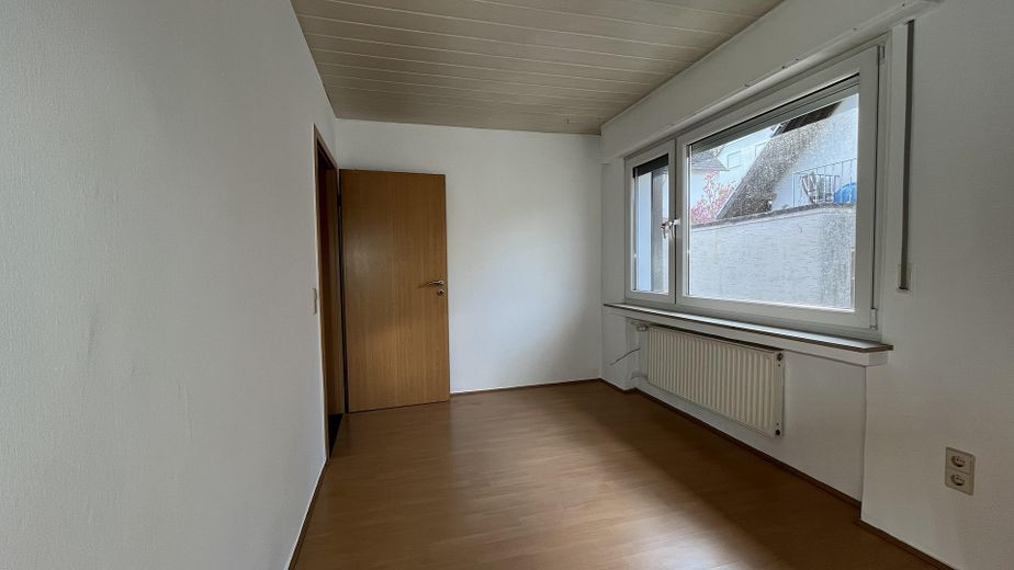 Bright 3-room apartment with fireplace & extra room in Gummersbach – available immediately – Kinderzimmer