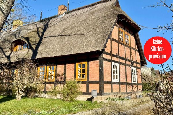 HORN REAL ESTATE ++ great thatched half-timbered house in Alt Rehse near Neubrandenburg, listed building