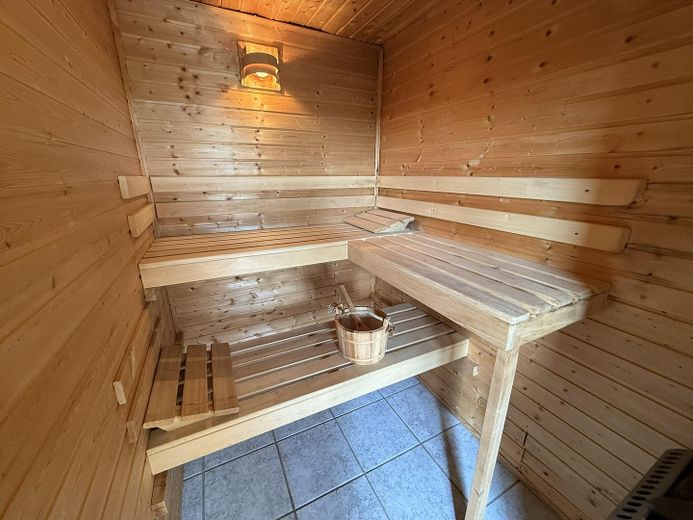 Penthouse mit großer Dachterrasse, Panoramablick & privater Sauna – Private finnische Sauna